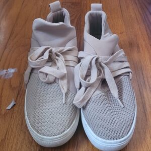 Steve Madden blush colored Lancer pull on sneakers in US women's size 6.5